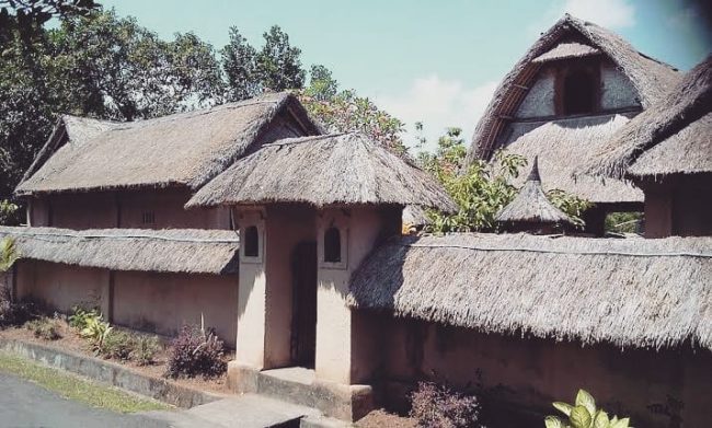 Wisata Museum Subak via IG @laxmiii_sbdr, 1. Pura Sakenan, 2. Museum Bali, 3. Taman Budaya Bali, 4. Monumen Bajra Sandhi, 5. Pura Tampak Siring, 6. Tegalalang, 7. D’Tukad River Club, 8. Pasar Seni Ubud, 9. Alas Harum Agrotourism, 10. Bali Strawberry Farm &amp; Restaurant, 11. Rumah Gemuk Bali, 12. Museum dan Galeri Seni Rudana, 13. Patung Bayi, 14. The Blanco Renaissance Museum, 15. Museum ARMA, 16. Museum Seni Neka, 17. Museum Subak, 18. Desa Petulu, 19. Desa Wisata Penglipuran, 20. Desa Coklat Bali, 21. Arung Jeram Sungai Ayung, 22. Pemandian Air Panas Yeh Panes Panatahan, 23. Pemandian Air Panas Angseri, 24. Air Terjun Suwat, 25. Air Terjun Kanto Lampo, 26. Air Terjun Blahmantung, 27. Danau Buyan, 28. Pura Ulun Danu, 29. Goa Gajah, 30. Istana Tampaksiring, 31. Pura Gunung Lebah, 32. Pura Malen, 33. Puri Saren Agung, 34. Pura Taman Saraswati, 35. Pura Tirta Empul, 36. Pura Gunung Kawi, 37. Hidden Canyon Beji Guwang, 38. Taman Kota Ciung Wanara Gianyar, 39. Taman Kota Lumintang, 40. Taman Nusa, 41. Elephant Safari Park, 42. Bali Bird Park, 43. Bali Zoo, 44. Terasering Jatiluwih, 45. Terasering Tegalalang, 46. Bukit Campuhan, 48. Pohon Kayu Putih Desa Bayan, 49. Taman Kupu-kupu, 50. Kebun Raya Bali, 51. The Blooms Garden, 52. Monkey Forest Ubud, 53. Alas Kedaton, 54. Tasta Zoo, 55. Air Terjun Tukad Cepung, 56. Air Terjun Nungnung, 57. Objek Wisata Sangeh, 58. Air Terjun Tegenungan