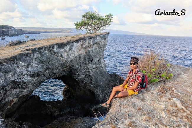 Wisata Pantai Dombo via IG @arianto_S - tempat wisata di Rote Ndao, 1. Wisata Batu Termanu, 2. Wisata Tangga 300, 3. Wisata Pantai Mulut Seribu, 4. Wisata Pantai Nembrala, 5. Wisata Mata Air Oemau, 6. Wisata Pulau Do’o, 7. Wisata Pantai Tolanamon, 8. Wisata Pulau Ndana, 9. Wisata Bukit Bebalain, 10. Wisata Danau Laut Mati, 11. Wisata Pantai Bo’a, 12. Wisata Pantai Laviti, 13. Wisata Pemandian Sulimatan, 14. Wisata Pantai Tiang Bendera, 15. Wisata Pantai Telaga Nirwana, 16. Wisata Pantai Dombo, 17. Pantai dan Hutan Mangrove Litianak, 18. Air Terjun Fakakain Oefamba, 19. Air Terjun Oe Kod’de, 20. Titik Nol Kilometer Selatan Indonesia, 21. Pantai Oebi’ik dan Pantai Lala’din, 22. Telaga Leleen Landu, 23. Puncak ASEAN, 24. Pantai Oeseli, 25. Pantai Batu Pintu, 26. Pantai Lifu Lada, 27. Pantai Tongga, 28. Pantai Lutubabatu dan Pantai Tolama, 29. Pantai Sai Oebole, 30. Danau Merah, 31. Pantai Nemberala, 32. Pantai Oesosole