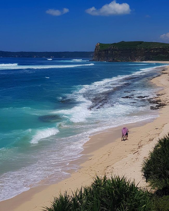 Wisata Pantai Ekas via IG @tarinaminusta, 1. Wisata Tanjung Bloam, 2. Wisata Pantai Kaliantan, 3. Wisata Gili Sunut, 4. Wisata Tanjung Ringgit, 5. Wisata Goa Jepang, 6. Wisata Tanjung Perak dan Tanjung Cina, 7. Wisata Pantai Ekas, 8. Wisata Pantai Surga, 9. Wisata Gili Bagek atau Gili Kondo, 10. Wisata Gili Sulat, 11. Wisata Gili Lawang, 12. Wisata lembah Hijau, 13. Wisata Sembalun, 14. Wisata Air Terjun Temer, 15. Wisata Tele Batu, 16. Wisata Air Terjun Otak Kokog, 17. Wisata Air Terjun Mayung Putih, 18. Wisata Air Terjun Kaliage, 19. Wisata Air Terjun Ulem – Ulem, 20. Wisata Pantai Sungkun, 21. Wisata Pink Beach, 22. Wisata Rinjani dan Segara Anak, 23. Air Terjun Mangku Sakti, 24. Pohon Purba Pringgabaya