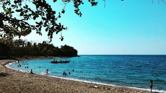 Wisata Pantai Kencana via IG @intansaki, 1. Gunung Tambora, 2. Wisata Pulau Bungin, 3. Wisata Air Terjun Agal, 4. Wisata Gili Bedil, 5. Wisata Goa Liang Petang, 6. Wisata Pantai Tropical Sumbawa, 7. Wisata Pantai Maluk Sumbawa Barat, 8. Wisata Masjid Agung Darussalam, 9. Wisata Pulau Paserang, 10. Wisata Pulau Kenawa, 11. Wisata Pantai Sili, 12. Wisata Desa Mantar, 13. Wisata Pantai Tanjung Pasir Pulau Moyo, 14. Wisata Pantai Maci, 15. Wisata Lindung Poto Jarum, 16. Wisata Air Terjun Mata Jitu, 17. Wisata Istana Tua Dalam Loka, 18. Wisata Pantai Kertasari, 19. Wisata Pantai Kencana, 20. Wisata Pantai Lapade, 21. Wisata Pantai Rantung, 22. Wisata Pantai Lawar, 23. Wisata Semongkat, 24. Wisata Gili Keramat, 25. Wisata Istana Bala Kuning, 26. Wisata Desa Tepal, 27. Liang Bukal, 28. Situs Aik Renung, 29. Wisata Air Terjun Kalela, 30. Jembatan Samota yang Ikonik, 31. Pantai Ai Loang, 32. Teluk Saleh