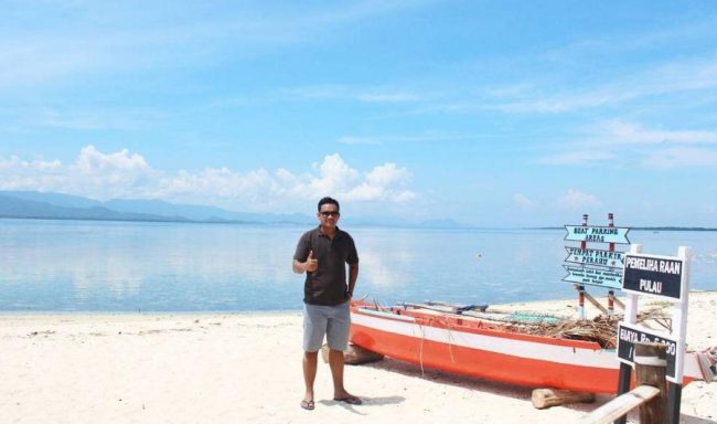 Wisata Pantai Lapade via IG @hakiimblack, 1. Gunung Tambora, 2. Wisata Pulau Bungin, 3. Wisata Air Terjun Agal, 4. Wisata Gili Bedil, 5. Wisata Goa Liang Petang, 6. Wisata Pantai Tropical Sumbawa, 7. Wisata Pantai Maluk Sumbawa Barat, 8. Wisata Masjid Agung Darussalam, 9. Wisata Pulau Paserang, 10. Wisata Pulau Kenawa, 11. Wisata Pantai Sili, 12. Wisata Desa Mantar, 13. Wisata Pantai Tanjung Pasir Pulau Moyo, 14. Wisata Pantai Maci, 15. Wisata Lindung Poto Jarum, 16. Wisata Air Terjun Mata Jitu, 17. Wisata Istana Tua Dalam Loka, 18. Wisata Pantai Kertasari, 19. Wisata Pantai Kencana, 20. Wisata Pantai Lapade, 21. Wisata Pantai Rantung, 22. Wisata Pantai Lawar, 23. Wisata Semongkat, 24. Wisata Gili Keramat, 25. Wisata Istana Bala Kuning, 26. Wisata Desa Tepal, 27. Liang Bukal, 28. Situs Aik Renung, 29. Wisata Air Terjun Kalela, 30. Jembatan Samota yang Ikonik, 31. Pantai Ai Loang, 32. Teluk Saleh