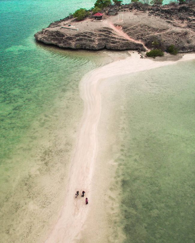 Wisata Pantai Lariti via IG @topengkusut, 1. Wisata Cagar Budaya Uma Lengge, 2. Wisata Bukit Pundu Nence, 3. Wisata Pulau Ular, 4. Wisata Pantai Wane, 5. Wisata Pantai Kalaki, 6. Wisata Pantai Lariti, 7. Wisata Pantai Lawata, 8. Wisata Pantai Rontu, 9. Wisata Pantai Pink, 10. Wisata Pantai Labangka, 11. Wisata Pulau Kelapa, 12. Wisata Tanjung Meriam, 13. Wisata Pantai Papa, 14. Wisata Pantai Torowamba, 15. Wisata Pantai So Dau, 16. Wisata Pantai Oi Caba, 17. Wisata Sungai Kalate Ndira, 18. Wisata Air Terjun Busu, 19. Wisata Gunung Tambora, 20. Bukit Pundu Nence, 21. Wisata Bukit Matompo, 22. Wisata Pantai Wadu Baba, 23. Wisata Pulau Sangeang, 24. Wisata Museum Asi Mbojo, 25. Wisata Air Terjun Bombo Roi, 26. Wisata Gua Ringi Ncanga, 27. Wisata Pulau Kambing, 28. Pantai Lawoli, 29. Pantai So Numbe, 30. Dermaga TPI, 31. Air Terjun Kalemba, 32. Air Terjun Bombo Ntonggu, 33. Pemandian Madapangga