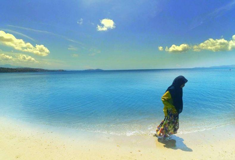 Wisata Pantai Papa via IG @ayupuspitaa18, 1. Wisata Cagar Budaya Uma Lengge, 2. Wisata Bukit Pundu Nence, 3. Wisata Pulau Ular, 4. Wisata Pantai Wane, 5. Wisata Pantai Kalaki, 6. Wisata Pantai Lariti, 7. Wisata Pantai Lawata, 8. Wisata Pantai Rontu, 9. Wisata Pantai Pink, 10. Wisata Pantai Labangka, 11. Wisata Pulau Kelapa, 12. Wisata Tanjung Meriam, 13. Wisata Pantai Papa, 14. Wisata Pantai Torowamba, 15. Wisata Pantai So Dau, 16. Wisata Pantai Oi Caba, 17. Wisata Sungai Kalate Ndira, 18. Wisata Air Terjun Busu, 19. Wisata Gunung Tambora, 20. Bukit Pundu Nence, 21. Wisata Bukit Matompo, 22. Wisata Pantai Wadu Baba, 23. Wisata Pulau Sangeang, 24. Wisata Museum Asi Mbojo, 25. Wisata Air Terjun Bombo Roi, 26. Wisata Gua Ringi Ncanga, 27. Wisata Pulau Kambing, 28. Pantai Lawoli, 29. Pantai So Numbe, 30. Dermaga TPI, 31. Air Terjun Kalemba, 32. Air Terjun Bombo Ntonggu, 33. Pemandian Madapangga