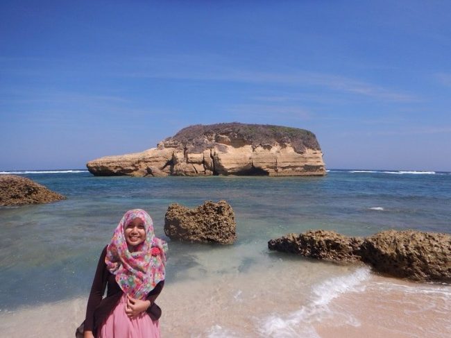 Wisata Pantai Sungkun - tempat wisata di Lombok Timur, 1. Wisata Tanjung Bloam, 2. Wisata Pantai Kaliantan, 3. Wisata Gili Sunut, 4. Wisata Tanjung Ringgit, 5. Wisata Goa Jepang, 6. Wisata Tanjung Perak dan Tanjung Cina, 7. Wisata Pantai Ekas, 8. Wisata Pantai Surga, 9. Wisata Gili Bagek atau Gili Kondo, 10. Wisata Gili Sulat, 11. Wisata Gili Lawang, 12. Wisata lembah Hijau, 13. Wisata Sembalun, 14. Wisata Air Terjun Temer, 15. Wisata Tele Batu, 16. Wisata Air Terjun Otak Kokog, 17. Wisata Air Terjun Mayung Putih, 18. Wisata Air Terjun Kaliage, 19. Wisata Air Terjun Ulem – Ulem, 20. Wisata Pantai Sungkun, 21. Wisata Pink Beach, 22. Wisata Rinjani dan Segara Anak, 23. Air Terjun Mangku Sakti, 24. Pohon Purba Pringgabaya