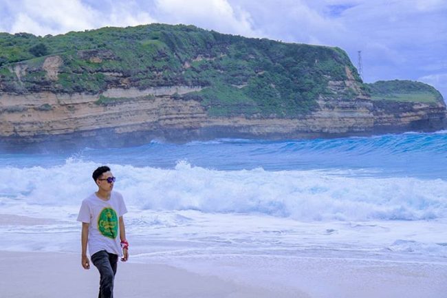 Wisata Pantai Tunak, 1. Wisata Pantai Selong Belanak, 2. Wisata Pantai Mawun, 3. Wisata Pantai Tanjung Aan, 4. Pantai Semeti, 5. Wisata Pantai Cemara, 6. Wisata Pantai Kuta, 7. Wisata Pantai Batu Katak, 8. Wisata Pantai Batu Payung, 9. Wisata Air Terjun Benang Kelambu, 10. Wisata Air Terjun Batu Kawangan, 11. Wisata Desa Adat Sade, 12. Wisata Kuliner Ayam Bakar Taliwang, 13. Wisata Pantai Merese, 14. Wisata Pantai Serenting, 15. Wisata Pantai Tunak, 16. Wisata Air Terjun Benang Stokel, 17. Wisata Kuliner Bebalung Lombok, 18. Pantai Gerupuk, 19. Belajar Menenun di Desa Sukarara, 20. Pantai Seger, 21. Desa Sade, 22. Taman Wisata Alam Gunung Tunak, 23. Gua Bangkang, 24. Pantai Tanjung Bongo