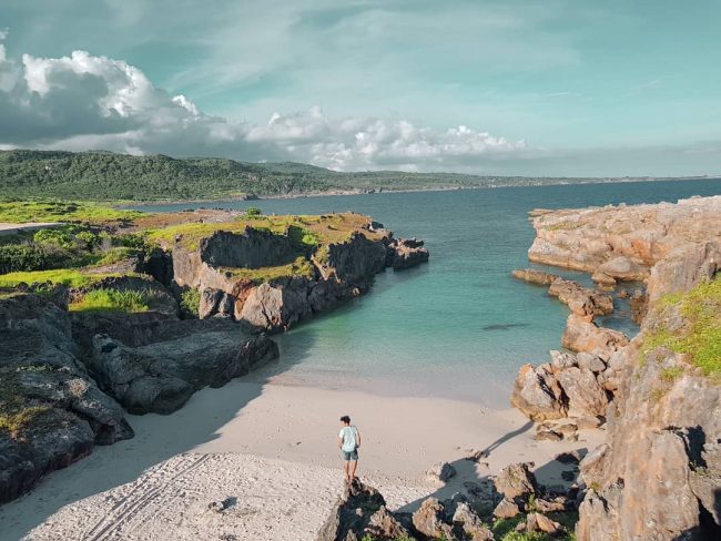 Wisata Pantai Tolanamon via IG @ervan_dimu, 1. Wisata Batu Termanu, 2. Wisata Tangga 300, 3. Wisata Pantai Mulut Seribu, 4. Wisata Pantai Nembrala, 5. Wisata Mata Air Oemau, 6. Wisata Pulau Do’o, 7. Wisata Pantai Tolanamon, 8. Wisata Pulau Ndana, 9. Wisata Bukit Bebalain, 10. Wisata Danau Laut Mati, 11. Wisata Pantai Bo’a, 12. Wisata Pantai Laviti, 13. Wisata Pemandian Sulimatan, 14. Wisata Pantai Tiang Bendera, 15. Wisata Pantai Telaga Nirwana, 16. Wisata Pantai Dombo, 17. Pantai dan Hutan Mangrove Litianak, 18. Air Terjun Fakakain Oefamba, 19. Air Terjun Oe Kod’de, 20. Titik Nol Kilometer Selatan Indonesia, 21. Pantai Oebi’ik dan Pantai Lala’din, 22. Telaga Leleen Landu, 23. Puncak ASEAN, 24. Pantai Oeseli, 25. Pantai Batu Pintu, 26. Pantai Lifu Lada, 27. Pantai Tongga, 28. Pantai Lutubabatu dan Pantai Tolama, 29. Pantai Sai Oebole, 30. Danau Merah, 31. Pantai Nemberala, 32. Pantai Oesosole