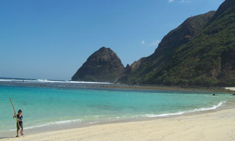 Wisata Pantai Tropical Sumbawa via Pinterest, 1. Gunung Tambora, 2. Wisata Pulau Bungin, 3. Wisata Air Terjun Agal, 4. Wisata Gili Bedil, 5. Wisata Goa Liang Petang, 6. Wisata Pantai Tropical Sumbawa, 7. Wisata Pantai Maluk Sumbawa Barat, 8. Wisata Masjid Agung Darussalam, 9. Wisata Pulau Paserang, 10. Wisata Pulau Kenawa, 11. Wisata Pantai Sili, 12. Wisata Desa Mantar, 13. Wisata Pantai Tanjung Pasir Pulau Moyo, 14. Wisata Pantai Maci, 15. Wisata Lindung Poto Jarum, 16. Wisata Air Terjun Mata Jitu, 17. Wisata Istana Tua Dalam Loka, 18. Wisata Pantai Kertasari, 19. Wisata Pantai Kencana, 20. Wisata Pantai Lapade, 21. Wisata Pantai Rantung, 22. Wisata Pantai Lawar, 23. Wisata Semongkat, 24. Wisata Gili Keramat, 25. Wisata Istana Bala Kuning, 26. Wisata Desa Tepal, 27. Liang Bukal, 28. Situs Aik Renung, 29. Wisata Air Terjun Kalela, 30. Jembatan Samota yang Ikonik, 31. Pantai Ai Loang, 32. Teluk Saleh