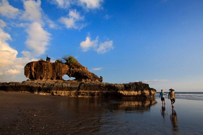 Wisata Pantai Yeh Gangga, 1. Wisata Pura Ulun Danu Brata Bedugal, 2. Wisata Air Panas Angseri, 3. Wisata Air Panas Penatahan, 4. Wisata Air Panas Belulang, 5. Wisata Air Terjun Pujungan, 6. Wisata Pantai Beraban di Kediri, 7. Wisata Museum Subak, 8. Wisata Kebun Raya Bali, 9. Wisata Sawah Berundak Jatiluwih, 10. Wisata Danau Tamblingan, 11. Wisata Pantai Kedungu, 12. Wisata Pantai Soka Tabanan, 13. Wisata Pantai Pasut Tabanan, 14. Wisata Pantai Klecung, 15. Wisata Pantai Kelating, 16. Wisata Pantai Yeh Leh, 17. Wisata Kuliner Entil Pupuan, 18. Wisata Pantai Balian, 19. Wisata Hutan Monyet Alas Kedaton, 20. Wisata Patung Siwa Pura Malen, 21. Wisata Air Terjun Blahmantung, 22. Wisata Pantai Suraberata, 23. Wisata Pasar Kodok, 24. Wisata Kuliner Nasi sambel Bejek Matah, 25. Wisata Kuliner Nasi Angin, 26. Wisata Bedugul, 27. Wisata Pura Alas Kedaton Tabanan, 28. Wisata Pura Mekori Tabanan, 29. Wisata Pura Tanah Lot, 30. Wisata Puri Anyar Kerambitan, 31. Wisata Taman Kupu – Kupu, 32. Wisata Taman Pahlawan Margarana, 33. Wisata Kebun Buah Strawberry Bedugul, 34. Wisata Vihara Dharma Giri, 35. Wisata Pantai Nyanyi, 36. Wisata Puri Agung Kerambitan, 37. Wisata Pura Luhur Batukaru, 38. Wisata Lereng Gunung Batukaru, 39. Wisata Patung Leak Yeh Gangga, 40. Wisata Pantai Yeh Gangga, 41. Wisata Pura Batu Bolong, 42. Bali Tree Top Adventure Park, 43. Air Terjun Leke-leke, 44. Air Terjun Yeh Ho, 45. Air Terjun Blemantung, 46. Pantai Melasti Tabanan, 47. Sun Flowers Belayu, 48. Air Terjun Pengempu