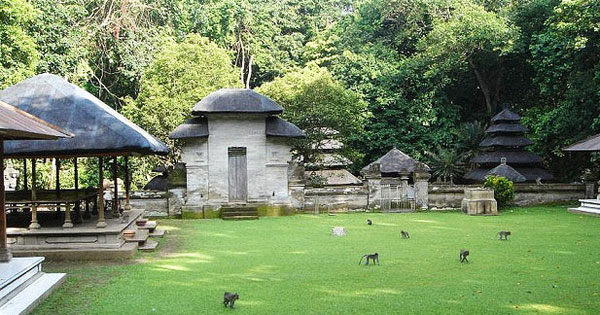 Wisata Pura Alas Kedaton Tabanan