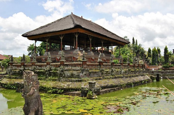 Wisata Puri Agung Karangasem, 1. Istana Taman Gili Kerta Gosa, 2. Pura Besakih, 3. Pura Goa Lawah, 4. Pantai Pasir Putih, 5. Desa Bali Aga, 6. Puri Agung Karangasem, 7. Istana Air Tirta Gangga, 8. Pantai Amed, 9. Pura Lempuyang, 10. Bukit Asah, 11. Desa Sidemen, 12. Desa Tenganan, 13. Taman Ujung, 14. Taman Bunga Edelweis, 15. Rafting Telagawaja, 16. Candidasa, 17. Pantai Padang Bai, 18. Danau Yeh Malet, 19. Tirta Ujung Water Spring, 20. Savana Tianyar, 21. Air Terjun Yeh Labuh Waterfall, 22. Pantai Wates Karangasem