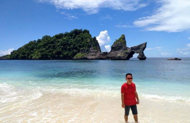 Wisata pantai Atuh via IG @chandra.winoto