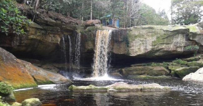 Air Terjun Medang Pulang via Wisatasia - Tempat Wisata Di Kapuas Hulu, 1. Taman Nasional Betung Kerihun, 2. Taman Nasional Danau Sentarum, 3. Danau Empangau, 4. Mupa Kencana atau Danau Piangkuak, 5. Danau Buak, 6. Air Terjun Medang Pulang, 7. Goa Beluan, 8. Pusaka Tunggal, 9. Gurung Makai, 10. Bukit Semujan, 11. Sarai Ngeri, 12. Air Terjun Biyu, 13. Bukit Sunan, 14. Air Terjun Gansir, 15. Gurung Gadai, 16. Gurung Peranggai, 17. Air Terjun Gurung Sepangin , 18. Hulu Tubuk, 19. Danau Sekawi, 20. Lubuk Semah, 21. Riam Rantau Kalis, 22. Bukit Ampan, 23. Bukit Kedungkang, 24. Sarai Biang, 25. Pulau Begansar, 26. Riam Teset, 27. Bukit Tekenang, 28. Bukit Tilung, 29. Jembatan Gantung Dusun Meliung, 30. Air Terjun Riam Teset, 31. Air Terjun Lempiang, 32. Air Terjun Riam Matu, 33. Kolam Bunga Lita, 34. Riam Kihung, 35. Danau Blairam, 36. Bukit Kulat, 37. Gurung Duayak, 38. Danau Merebung, 39. Rumah Betang Sungai Utik, 40. Rumah Betang Melapi, 41. Masjid At-Taqwa Selimbau, 42. Sungai Kapuas, 43. Air Terjun Saray Brunyau