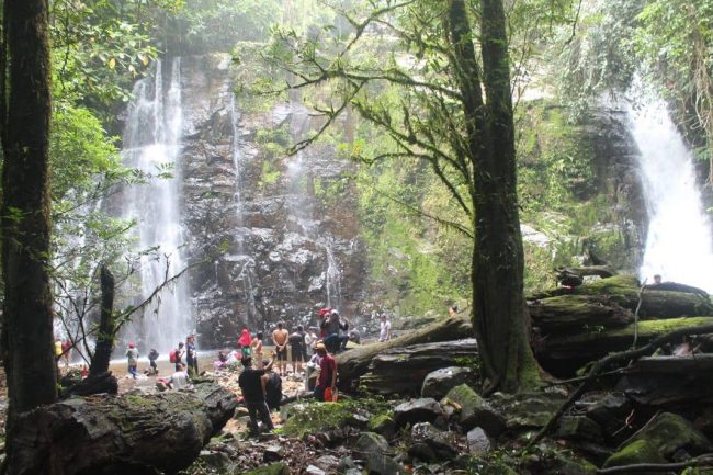 Air Terjun Biyu via Pejalankapuashulu - Tempat Wisata Di Kapuas Hulu, 1. Taman Nasional Betung Kerihun, 2. Taman Nasional Danau Sentarum, 3. Danau Empangau, 4. Mupa Kencana atau Danau Piangkuak, 5. Danau Buak, 6. Air Terjun Medang Pulang, 7. Goa Beluan, 8. Pusaka Tunggal, 9. Gurung Makai, 10. Bukit Semujan, 11. Sarai Ngeri, 12. Air Terjun Biyu, 13. Bukit Sunan, 14. Air Terjun Gansir, 15. Gurung Gadai, 16. Gurung Peranggai, 17. Air Terjun Gurung Sepangin , 18. Hulu Tubuk, 19. Danau Sekawi, 20. Lubuk Semah, 21. Riam Rantau Kalis, 22. Bukit Ampan, 23. Bukit Kedungkang, 24. Sarai Biang, 25. Pulau Begansar, 26. Riam Teset, 27. Bukit Tekenang, 28. Bukit Tilung, 29. Jembatan Gantung Dusun Meliung, 30. Air Terjun Riam Teset, 31. Air Terjun Lempiang, 32. Air Terjun Riam Matu, 33. Kolam Bunga Lita, 34. Riam Kihung, 35. Danau Blairam, 36. Bukit Kulat, 37. Gurung Duayak, 38. Danau Merebung, 39. Rumah Betang Sungai Utik, 40. Rumah Betang Melapi, 41. Masjid At-Taqwa Selimbau, 42. Sungai Kapuas, 43. Air Terjun Saray Brunyau