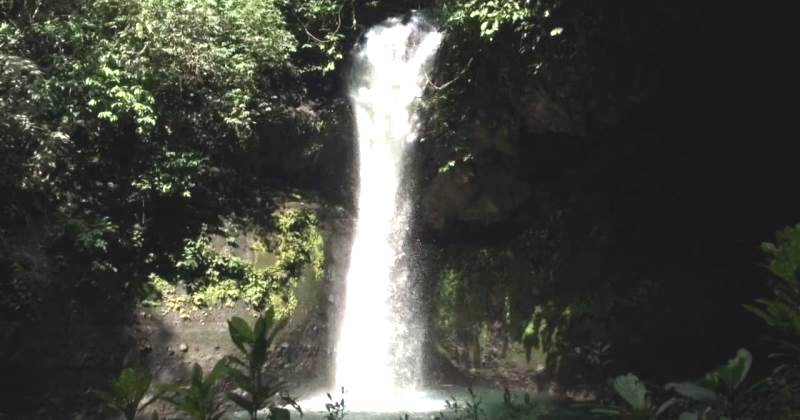 Air Terjun Gurung Sepangin  via Youtube, 1. Taman Nasional Betung Kerihun, 2. Taman Nasional Danau Sentarum, 3. Danau Empangau, 4. Mupa Kencana atau Danau Piangkuak, 5. Danau Buak, 6. Air Terjun Medang Pulang, 7. Goa Beluan, 8. Pusaka Tunggal, 9. Gurung Makai, 10. Bukit Semujan, 11. Sarai Ngeri, 12. Air Terjun Biyu, 13. Bukit Sunan, 14. Air Terjun Gansir, 15. Gurung Gadai, 16. Gurung Peranggai, 17. Air Terjun Gurung Sepangin , 18. Hulu Tubuk, 19. Danau Sekawi, 20. Lubuk Semah, 21. Riam Rantau Kalis, 22. Bukit Ampan, 23. Bukit Kedungkang, 24. Sarai Biang, 25. Pulau Begansar, 26. Riam Teset, 27. Bukit Tekenang, 28. Bukit Tilung, 29. Jembatan Gantung Dusun Meliung, 30. Air Terjun Riam Teset, 31. Air Terjun Lempiang, 32. Air Terjun Riam Matu, 33. Kolam Bunga Lita, 34. Riam Kihung, 35. Danau Blairam, 36. Bukit Kulat, 37. Gurung Duayak, 38. Danau Merebung, 39. Rumah Betang Sungai Utik, 40. Rumah Betang Melapi, 41. Masjid At-Taqwa Selimbau, 42. Sungai Kapuas, 43. Air Terjun Saray Brunyau