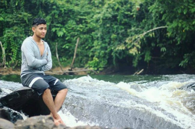 Air Terjun Riam Teset, 1. Taman Nasional Betung Kerihun, 2. Taman Nasional Danau Sentarum, 3. Danau Empangau, 4. Mupa Kencana atau Danau Piangkuak, 5. Danau Buak, 6. Air Terjun Medang Pulang, 7. Goa Beluan, 8. Pusaka Tunggal, 9. Gurung Makai, 10. Bukit Semujan, 11. Sarai Ngeri, 12. Air Terjun Biyu, 13. Bukit Sunan, 14. Air Terjun Gansir, 15. Gurung Gadai, 16. Gurung Peranggai, 17. Air Terjun Gurung Sepangin , 18. Hulu Tubuk, 19. Danau Sekawi, 20. Lubuk Semah, 21. Riam Rantau Kalis, 22. Bukit Ampan, 23. Bukit Kedungkang, 24. Sarai Biang, 25. Pulau Begansar, 26. Riam Teset, 27. Bukit Tekenang, 28. Bukit Tilung, 29. Jembatan Gantung Dusun Meliung, 30. Air Terjun Riam Teset, 31. Air Terjun Lempiang, 32. Air Terjun Riam Matu, 33. Kolam Bunga Lita, 34. Riam Kihung, 35. Danau Blairam, 36. Bukit Kulat, 37. Gurung Duayak, 38. Danau Merebung, 39. Rumah Betang Sungai Utik, 40. Rumah Betang Melapi, 41. Masjid At-Taqwa Selimbau, 42. Sungai Kapuas, 43. Air Terjun Saray Brunyau