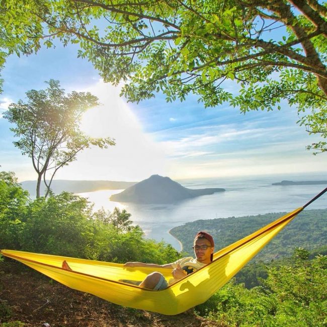 Bukit Hulnani via IG @mr.peles, 1. Wisata Taman Laut Pantar, 2. Wisata Pantai Mali, 3. Wisata Kolam Bidadari, 4. Wisata Desa Takpala, 5. Wisata Pantai Batu Putih, 6. Wisata Pulau Pura, 7. Wisata Pantai Deere, 8. Wisata Pantai Maimol, 9. Wisata Pantai Welolo, 10. Wisata Pantai Ling’al, 11. Wisata Pulau Kepa, 12. Wisata Pantai Tiga Warna Pantaru, 13. Wisata Air Terjun Mataru, 14. Wisata Museum 1000 Moko, 15. Wisata Gunung Sirung, 16. Wisata Air Mancur Tuti Adogai, 17. Wisata Pulau Rusa, 18. Wisata Batu Berlubang di Pantai Pigewa, 19. Bukit Hulnani