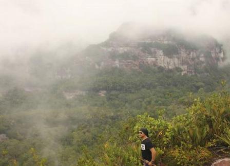 Bukit Kulat, 1. Taman Nasional Betung Kerihun, 2. Taman Nasional Danau Sentarum, 3. Danau Empangau, 4. Mupa Kencana atau Danau Piangkuak, 5. Danau Buak, 6. Air Terjun Medang Pulang, 7. Goa Beluan, 8. Pusaka Tunggal, 9. Gurung Makai, 10. Bukit Semujan, 11. Sarai Ngeri, 12. Air Terjun Biyu, 13. Bukit Sunan, 14. Air Terjun Gansir, 15. Gurung Gadai, 16. Gurung Peranggai, 17. Air Terjun Gurung Sepangin , 18. Hulu Tubuk, 19. Danau Sekawi, 20. Lubuk Semah, 21. Riam Rantau Kalis, 22. Bukit Ampan, 23. Bukit Kedungkang, 24. Sarai Biang, 25. Pulau Begansar, 26. Riam Teset, 27. Bukit Tekenang, 28. Bukit Tilung, 29. Jembatan Gantung Dusun Meliung, 30. Air Terjun Riam Teset, 31. Air Terjun Lempiang, 32. Air Terjun Riam Matu, 33. Kolam Bunga Lita, 34. Riam Kihung, 35. Danau Blairam, 36. Bukit Kulat, 37. Gurung Duayak, 38. Danau Merebung, 39. Rumah Betang Sungai Utik, 40. Rumah Betang Melapi, 41. Masjid At-Taqwa Selimbau, 42. Sungai Kapuas, 43. Air Terjun Saray Brunyau