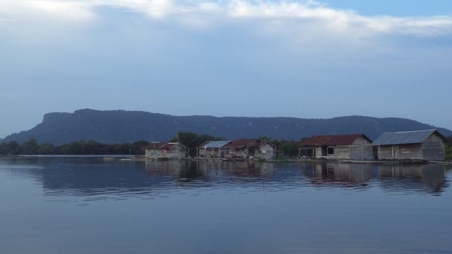 Danau Sekawi via Sorotborneo.blogspotcom, 1. Taman Nasional Betung Kerihun, 2. Taman Nasional Danau Sentarum, 3. Danau Empangau, 4. Mupa Kencana atau Danau Piangkuak, 5. Danau Buak, 6. Air Terjun Medang Pulang, 7. Goa Beluan, 8. Pusaka Tunggal, 9. Gurung Makai, 10. Bukit Semujan, 11. Sarai Ngeri, 12. Air Terjun Biyu, 13. Bukit Sunan, 14. Air Terjun Gansir, 15. Gurung Gadai, 16. Gurung Peranggai, 17. Air Terjun Gurung Sepangin , 18. Hulu Tubuk, 19. Danau Sekawi, 20. Lubuk Semah, 21. Riam Rantau Kalis, 22. Bukit Ampan, 23. Bukit Kedungkang, 24. Sarai Biang, 25. Pulau Begansar, 26. Riam Teset, 27. Bukit Tekenang, 28. Bukit Tilung, 29. Jembatan Gantung Dusun Meliung, 30. Air Terjun Riam Teset, 31. Air Terjun Lempiang, 32. Air Terjun Riam Matu, 33. Kolam Bunga Lita, 34. Riam Kihung, 35. Danau Blairam, 36. Bukit Kulat, 37. Gurung Duayak, 38. Danau Merebung, 39. Rumah Betang Sungai Utik, 40. Rumah Betang Melapi, 41. Masjid At-Taqwa Selimbau, 42. Sungai Kapuas, 43. Air Terjun Saray Brunyau