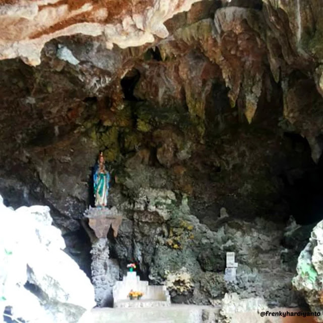 Gua Maria Cingcoleng - tempat wisata di Manggarai Timur, 1. Air Terjun Wae Lekot, 2. Menyaksikan Matahari Terbit di Bukit Golo Ndalo, 3. Wisata Pantai Mausui, 4. Wisata Pantai Mbolata, 5. Danau Rana Mese, 6. Wisata Pantai Liang Bala, 7. Wisata Borong, 8. Wisata Cepiwatu Beach, 9. Wisata Kampung Jawang, 10. Wisata Poco Mandasawu, 11. Padang Sabana Mausui, 12. Wisata Cunca Rede, 13. Wisata Lembor Manggarai Barat, 14. Gua Maria Cingcoleng, 15. Air Terjun Cuncang Ntangis, 16. Gunung Poco Ndeki, 17. Wisata Pantai Mabaruju, 18. Wisata Pantai Sawah Garam