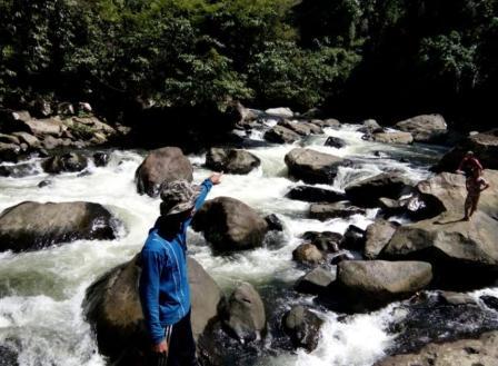 Gurung Duayak, 1. Taman Nasional Betung Kerihun, 2. Taman Nasional Danau Sentarum, 3. Danau Empangau, 4. Mupa Kencana atau Danau Piangkuak, 5. Danau Buak, 6. Air Terjun Medang Pulang, 7. Goa Beluan, 8. Pusaka Tunggal, 9. Gurung Makai, 10. Bukit Semujan, 11. Sarai Ngeri, 12. Air Terjun Biyu, 13. Bukit Sunan, 14. Air Terjun Gansir, 15. Gurung Gadai, 16. Gurung Peranggai, 17. Air Terjun Gurung Sepangin , 18. Hulu Tubuk, 19. Danau Sekawi, 20. Lubuk Semah, 21. Riam Rantau Kalis, 22. Bukit Ampan, 23. Bukit Kedungkang, 24. Sarai Biang, 25. Pulau Begansar, 26. Riam Teset, 27. Bukit Tekenang, 28. Bukit Tilung, 29. Jembatan Gantung Dusun Meliung, 30. Air Terjun Riam Teset, 31. Air Terjun Lempiang, 32. Air Terjun Riam Matu, 33. Kolam Bunga Lita, 34. Riam Kihung, 35. Danau Blairam, 36. Bukit Kulat, 37. Gurung Duayak, 38. Danau Merebung, 39. Rumah Betang Sungai Utik, 40. Rumah Betang Melapi, 41. Masjid At-Taqwa Selimbau, 42. Sungai Kapuas, 43. Air Terjun Saray Brunyau