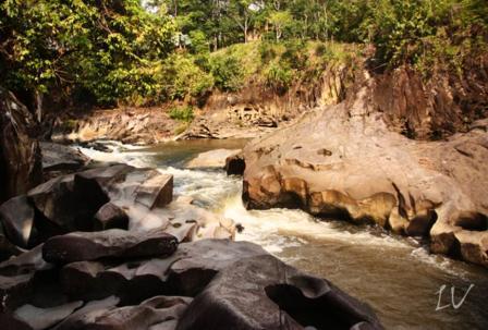 Gurung Makai - Tempat Wisata Di Kapuas Hulu, 1. Taman Nasional Betung Kerihun, 2. Taman Nasional Danau Sentarum, 3. Danau Empangau, 4. Mupa Kencana atau Danau Piangkuak, 5. Danau Buak, 6. Air Terjun Medang Pulang, 7. Goa Beluan, 8. Pusaka Tunggal, 9. Gurung Makai, 10. Bukit Semujan, 11. Sarai Ngeri, 12. Air Terjun Biyu, 13. Bukit Sunan, 14. Air Terjun Gansir, 15. Gurung Gadai, 16. Gurung Peranggai, 17. Air Terjun Gurung Sepangin , 18. Hulu Tubuk, 19. Danau Sekawi, 20. Lubuk Semah, 21. Riam Rantau Kalis, 22. Bukit Ampan, 23. Bukit Kedungkang, 24. Sarai Biang, 25. Pulau Begansar, 26. Riam Teset, 27. Bukit Tekenang, 28. Bukit Tilung, 29. Jembatan Gantung Dusun Meliung, 30. Air Terjun Riam Teset, 31. Air Terjun Lempiang, 32. Air Terjun Riam Matu, 33. Kolam Bunga Lita, 34. Riam Kihung, 35. Danau Blairam, 36. Bukit Kulat, 37. Gurung Duayak, 38. Danau Merebung, 39. Rumah Betang Sungai Utik, 40. Rumah Betang Melapi, 41. Masjid At-Taqwa Selimbau, 42. Sungai Kapuas, 43. Air Terjun Saray Brunyau