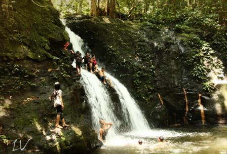 Gurung Peranggai, 1. Taman Nasional Betung Kerihun, 2. Taman Nasional Danau Sentarum, 3. Danau Empangau, 4. Mupa Kencana atau Danau Piangkuak, 5. Danau Buak, 6. Air Terjun Medang Pulang, 7. Goa Beluan, 8. Pusaka Tunggal, 9. Gurung Makai, 10. Bukit Semujan, 11. Sarai Ngeri, 12. Air Terjun Biyu, 13. Bukit Sunan, 14. Air Terjun Gansir, 15. Gurung Gadai, 16. Gurung Peranggai, 17. Air Terjun Gurung Sepangin , 18. Hulu Tubuk, 19. Danau Sekawi, 20. Lubuk Semah, 21. Riam Rantau Kalis, 22. Bukit Ampan, 23. Bukit Kedungkang, 24. Sarai Biang, 25. Pulau Begansar, 26. Riam Teset, 27. Bukit Tekenang, 28. Bukit Tilung, 29. Jembatan Gantung Dusun Meliung, 30. Air Terjun Riam Teset, 31. Air Terjun Lempiang, 32. Air Terjun Riam Matu, 33. Kolam Bunga Lita, 34. Riam Kihung, 35. Danau Blairam, 36. Bukit Kulat, 37. Gurung Duayak, 38. Danau Merebung, 39. Rumah Betang Sungai Utik, 40. Rumah Betang Melapi, 41. Masjid At-Taqwa Selimbau, 42. Sungai Kapuas, 43. Air Terjun Saray Brunyau