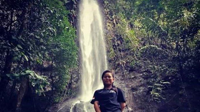 Riam Kihung Foto Roswita, 1. Taman Nasional Betung Kerihun, 2. Taman Nasional Danau Sentarum, 3. Danau Empangau, 4. Mupa Kencana atau Danau Piangkuak, 5. Danau Buak, 6. Air Terjun Medang Pulang, 7. Goa Beluan, 8. Pusaka Tunggal, 9. Gurung Makai, 10. Bukit Semujan, 11. Sarai Ngeri, 12. Air Terjun Biyu, 13. Bukit Sunan, 14. Air Terjun Gansir, 15. Gurung Gadai, 16. Gurung Peranggai, 17. Air Terjun Gurung Sepangin , 18. Hulu Tubuk, 19. Danau Sekawi, 20. Lubuk Semah, 21. Riam Rantau Kalis, 22. Bukit Ampan, 23. Bukit Kedungkang, 24. Sarai Biang, 25. Pulau Begansar, 26. Riam Teset, 27. Bukit Tekenang, 28. Bukit Tilung, 29. Jembatan Gantung Dusun Meliung, 30. Air Terjun Riam Teset, 31. Air Terjun Lempiang, 32. Air Terjun Riam Matu, 33. Kolam Bunga Lita, 34. Riam Kihung, 35. Danau Blairam, 36. Bukit Kulat, 37. Gurung Duayak, 38. Danau Merebung, 39. Rumah Betang Sungai Utik, 40. Rumah Betang Melapi, 41. Masjid At-Taqwa Selimbau, 42. Sungai Kapuas, 43. Air Terjun Saray Brunyau