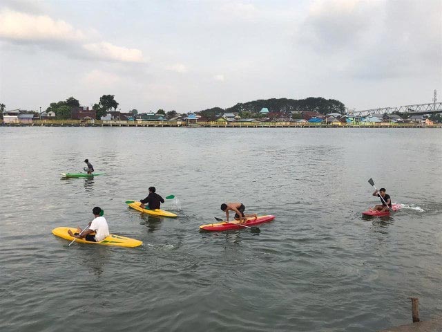 Sungai Kapuas via Kumparan, 1. Taman Nasional Betung Kerihun, 2. Taman Nasional Danau Sentarum, 3. Danau Empangau, 4. Mupa Kencana atau Danau Piangkuak, 5. Danau Buak, 6. Air Terjun Medang Pulang, 7. Goa Beluan, 8. Pusaka Tunggal, 9. Gurung Makai, 10. Bukit Semujan, 11. Sarai Ngeri, 12. Air Terjun Biyu, 13. Bukit Sunan, 14. Air Terjun Gansir, 15. Gurung Gadai, 16. Gurung Peranggai, 17. Air Terjun Gurung Sepangin , 18. Hulu Tubuk, 19. Danau Sekawi, 20. Lubuk Semah, 21. Riam Rantau Kalis, 22. Bukit Ampan, 23. Bukit Kedungkang, 24. Sarai Biang, 25. Pulau Begansar, 26. Riam Teset, 27. Bukit Tekenang, 28. Bukit Tilung, 29. Jembatan Gantung Dusun Meliung, 30. Air Terjun Riam Teset, 31. Air Terjun Lempiang, 32. Air Terjun Riam Matu, 33. Kolam Bunga Lita, 34. Riam Kihung, 35. Danau Blairam, 36. Bukit Kulat, 37. Gurung Duayak, 38. Danau Merebung, 39. Rumah Betang Sungai Utik, 40. Rumah Betang Melapi, 41. Masjid At-Taqwa Selimbau, 42. Sungai Kapuas, 43. Air Terjun Saray Brunyau