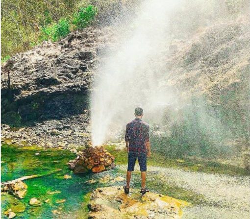 Wisata Air Mancur Tuti Adogai via IG @wds_darma, 1. Wisata Taman Laut Pantar, 2. Wisata Pantai Mali, 3. Wisata Kolam Bidadari, 4. Wisata Desa Takpala, 5. Wisata Pantai Batu Putih, 6. Wisata Pulau Pura, 7. Wisata Pantai Deere, 8. Wisata Pantai Maimol, 9. Wisata Pantai Welolo, 10. Wisata Pantai Ling’al, 11. Wisata Pulau Kepa, 12. Wisata Pantai Tiga Warna Pantaru, 13. Wisata Air Terjun Mataru, 14. Wisata Museum 1000 Moko, 15. Wisata Gunung Sirung, 16. Wisata Air Mancur Tuti Adogai, 17. Wisata Pulau Rusa, 18. Wisata Batu Berlubang di Pantai Pigewa, 19. Bukit Hulnani