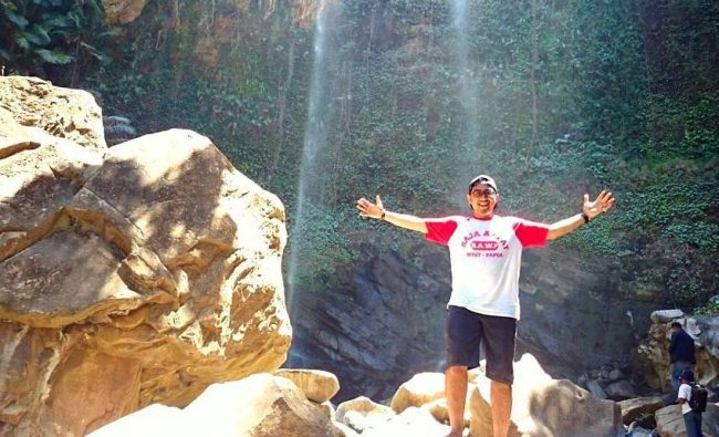 Wisata Air Terjun Lodovavo Atawuwur via IG @rafkichandra, 1. Wisata Taman Renungan Bung Karno, 2. Wisata Situs Pengasingan Bung Karno, 3. Wisata Pantai Tangga Alam, 4. Wisata Pantai Mbu’u, 5. Wisata Pantai Ria, 6. Wisata Museum Tenun Ikat, 7. Wisata Museum Bahari, 9. Wisata Kampung Adat Wologai, 10. Wisata Kampung Adat Ranggase, 11. Wisata Gunung Meja, 12. Wisata Gunung Iya, 13. Wisata Danau Kelimutu, 14. Wisata Pantai Batu Cincin, 15. Wisata Air Terjun Murundao Ende, 16. Pantai Batu Biru, 17. Pantai Ena Bara Maurole, 18. Air Terjun Kede Bodu, 19. Bukit Cinta Ende, 20. Kampung Adat Saga, 21. Bukit Liaga, 22. Kampung Adat Wolotopo