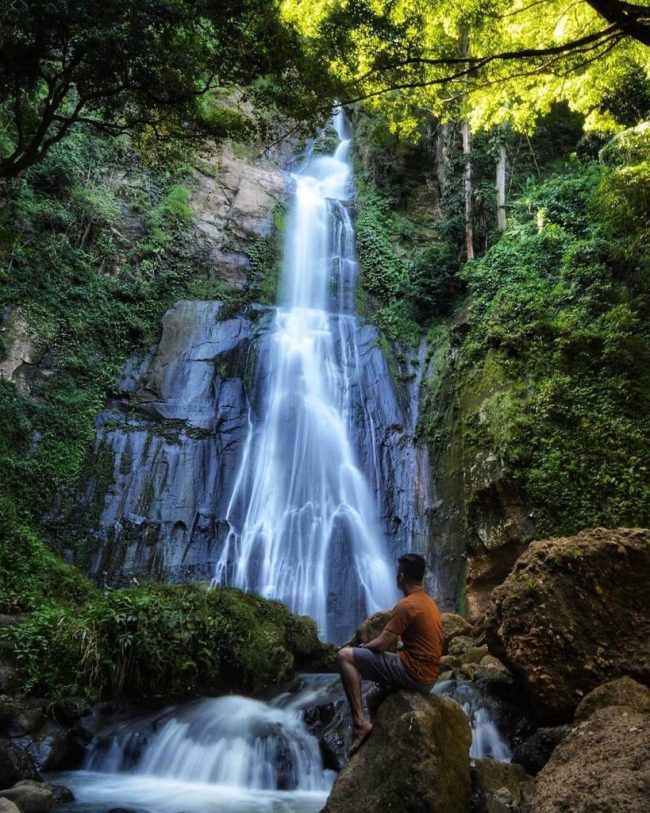 Wisata Air Terjun Mataru via IG @ens_bere, 1. Wisata Taman Laut Pantar, 2. Wisata Pantai Mali, 3. Wisata Kolam Bidadari, 4. Wisata Desa Takpala, 5. Wisata Pantai Batu Putih, 6. Wisata Pulau Pura, 7. Wisata Pantai Deere, 8. Wisata Pantai Maimol, 9. Wisata Pantai Welolo, 10. Wisata Pantai Ling’al, 11. Wisata Pulau Kepa, 12. Wisata Pantai Tiga Warna Pantaru, 13. Wisata Air Terjun Mataru, 14. Wisata Museum 1000 Moko, 15. Wisata Gunung Sirung, 16. Wisata Air Mancur Tuti Adogai, 17. Wisata Pulau Rusa, 18. Wisata Batu Berlubang di Pantai Pigewa, 19. Bukit Hulnani