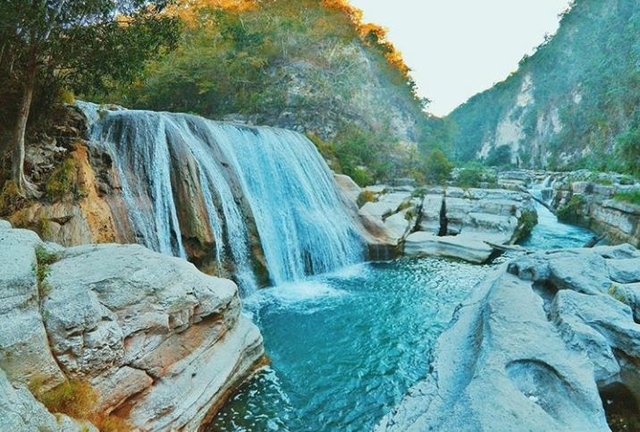 Wisata Air Terjun Tanggedu, 1. Wisata Danau Malaikat, Laguna Weekuri, 2. Wisata Air Terjun Waikelo Sawah, 3. Wisata Desa Ratenggaro, 4. Wisata Kampung Tarung, 5. Wisata Pantai Mbawana, 6. Wisata Air Terjun Waimarang, 7. Wisata Air Terjun Tanggedu, 8. Wisata Nihiwatu Beach, 9. Wisata Patung Kuda Kota Waikabubak, 10. Wisata Pantai Kerewei, 11. Wisata Kampung Parijing, 12. Wisata Pantai Lailiang, 13. Wisata Pantai Pahiwi, 14. Wisata Pantai Bina Natu, 15. Wisata Kampung Adat Praigoli, 16. Wisata Pantai Ratenggaro
