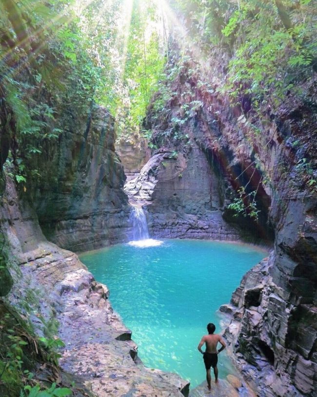 Wisata Air Terjun Wai Marang via IG @sandragalez, 1. Wisata Bukit Tanarara, 2. Wisata Bukit Wairinding, 3. Wisata Bukit Mondu, 4. Wisata Bukit Persaudaraan, 5. Wisata Pantai Tarimbang, 6. Wisata Pantai Walakiri, 7. Wisata Padang Savana Puru Kambera, 8. Wisata Pantai Watuparunu, 9. Wisata Air Terjun Tanggedu, 10. Wisata Pantai Padadita, 11. Wisata Air Terjun Hirumanu, 12. Wisata Air Terjun Kanabu Wai, 13. Wisata Air Terjun Laiwi, 14. Wisata Air Terjun Wai Marang, 15. Wisata Air Terjun Kolam Jodoh Lawa, 16. Wisata Goa Kanabu Wai, 17. Wisata Bendungan Kambaniru, Lambanapu, 18. Wisata Kampung Adat Rende, 19. Wisata Bunga Sakura Sumba Timur, 20. Wisata Taman Kincir Angin Maubukol, 21. Wisata Pantai Puru Kambera, 22. Wisata Air Terjun Koalat, 23. Bukit Tenau