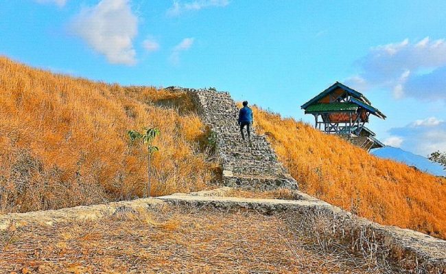 Wisata Bukit Cinta Waijarang via IG @elmanafe, 1. Wisata Pantai Bean, 2. Wisata Pantai Lewolein, 3. Wisata Pantai Waijarang, 4. Wisata Pantai Mingar, 5. Wisata Air Terjun Lodovavo Atawuwur, 6. Wisata Tanjung Nuhanera, 7. Wisata Dapur Alam Watuwawer, 8. Wisata Desa Nelayan Lamalera, 9. Wisata Taman Daun Lewoleba, 10. Wisata Bukit Cinta Waijarang, 11. Wisata Batu Payung, 12. Wisata Pulau Siput, 13. Wisata Bukit Wade, 14. Bukit Doa Watomiten