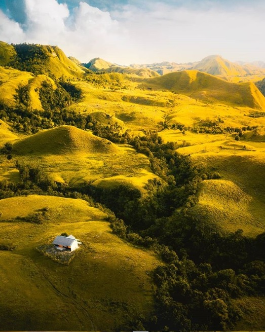 Wisata Bukit Mondu via Ig @felgra_photography, 1. Wisata Bukit Tanarara, 2. Wisata Bukit Wairinding, 3. Wisata Bukit Mondu, 4. Wisata Bukit Persaudaraan, 5. Wisata Pantai Tarimbang, 6. Wisata Pantai Walakiri, 7. Wisata Padang Savana Puru Kambera, 8. Wisata Pantai Watuparunu, 9. Wisata Air Terjun Tanggedu, 10. Wisata Pantai Padadita, 11. Wisata Air Terjun Hirumanu, 12. Wisata Air Terjun Kanabu Wai, 13. Wisata Air Terjun Laiwi, 14. Wisata Air Terjun Wai Marang, 15. Wisata Air Terjun Kolam Jodoh Lawa, 16. Wisata Goa Kanabu Wai, 17. Wisata Bendungan Kambaniru, Lambanapu, 18. Wisata Kampung Adat Rende, 19. Wisata Bunga Sakura Sumba Timur, 20. Wisata Taman Kincir Angin Maubukol, 21. Wisata Pantai Puru Kambera, 22. Wisata Air Terjun Koalat, 23. Bukit Tenau