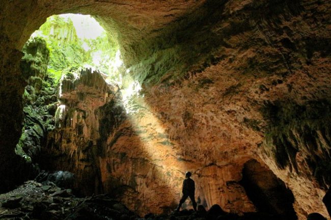 Wisata Goa Kanabu Wai via IG @mahitalaunpar - Tempat Wisata di Sumba Timur, 1. Wisata Bukit Tanarara, 2. Wisata Bukit Wairinding, 3. Wisata Bukit Mondu, 4. Wisata Bukit Persaudaraan, 5. Wisata Pantai Tarimbang, 6. Wisata Pantai Walakiri, 7. Wisata Padang Savana Puru Kambera, 8. Wisata Pantai Watuparunu, 9. Wisata Air Terjun Tanggedu, 10. Wisata Pantai Padadita, 11. Wisata Air Terjun Hirumanu, 12. Wisata Air Terjun Kanabu Wai, 13. Wisata Air Terjun Laiwi, 14. Wisata Air Terjun Wai Marang, 15. Wisata Air Terjun Kolam Jodoh Lawa, 16. Wisata Goa Kanabu Wai, 17. Wisata Bendungan Kambaniru, Lambanapu, 18. Wisata Kampung Adat Rende, 19. Wisata Bunga Sakura Sumba Timur, 20. Wisata Taman Kincir Angin Maubukol, 21. Wisata Pantai Puru Kambera, 22. Wisata Air Terjun Koalat, 23. Bukit Tenau