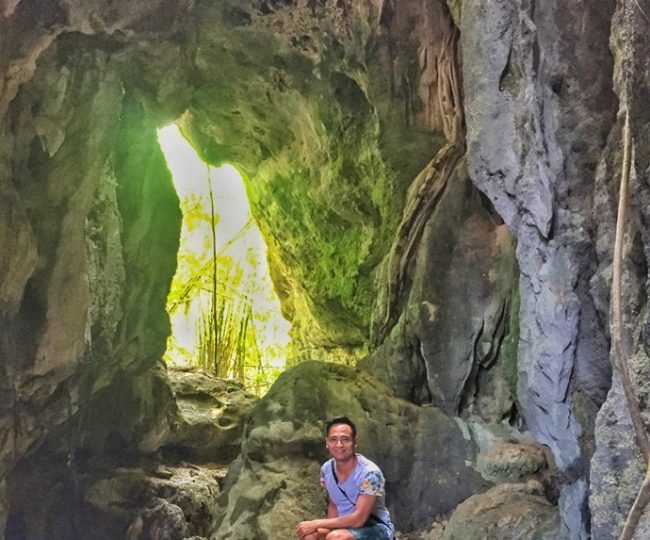 Wisata Gua Batu Cermin via IG @khayazan, 1. Wisata Pantai Watuweri, 2. Wisata Gili Labak, 3. Wisata Pulau Bidadari, 4. Wisata Taman Nasional Komodo, 5. Wisata Gua Batu Cermin, 6. Wisata Danau Sano Nggoang, 7. Wisata Istana Ular, 8. Wisata Pulau Kelor, 9. Wisata Pink Beach, 10. Wisata Air Terjun Cunca Rami, 11. Wisata Air Terjun Cuanca Wulang, 12. Wisata Gili Lawa, 13. Wisata Pulau Padar