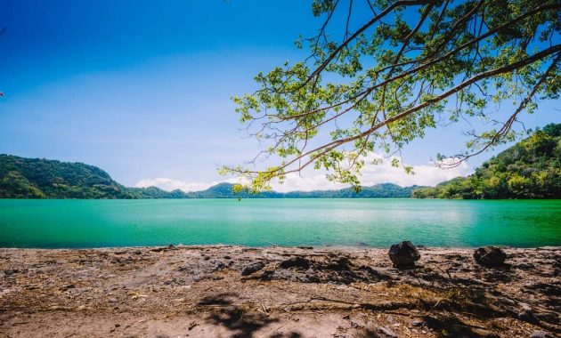 Wisata Danau Sano Nggoang via IG @pegi_pegi, 1. Wisata Taman Nasional Pulau Komodo, 2. Wisata Danau Kelimutu, 3. Wisata Pantai Lasiana, 4. Wisata Pulau Padar, 5. Wisata Pulau Kera, 6. Wisata Labuan Bajo, 7. Wisata Pantai Neam, 8. Wisata Danau Sano Nggoang, 9. Wisata Pulau Alor, 10. Wisata Rumah Adat dan Pasola, 11. Wisata Pink Beach, 12. Wisata Air Terjun Oenesu, 13. Wisata Benteng Makes, 14. Wisata Air Terjun Noelaku, 15. Wisata Pulau Kanawa, 16. Wisata Goa Batu Cermin, 17. Wisata Gili Laba, 18. Wisata Air Terjun Cuaca Wulang, 19. Wisata Air Terjun Weikelo Sawah, 20. Wisata Air Terjun Tanggedu, 21. Wisata Pulau Semau, 22. Wisata Pantai Batu Biru, 23. Wisata Air Panas Mengeruda, 24. Wisata Bukit Cinta, 25. Wisata Gunung Mutis, 26. Wisata Pantai Nembrala, 27. Wisata Pulau Riung, 28. Wisata Pantai Kolbano, 29. Wisata Pantai Timor, 30. Wisata Pantai Pasir Panjang