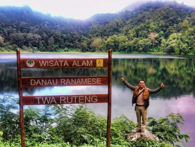Wisata Danau Rana Mese via Kompasiana, 1. Wisata Danau Lotus, 2. Wisata Rumah Adat Wae Rebo, 3. Wisata Kampung Adat Todo, 4. Wisata Pulau Rinca, 5. Wisata Pulau Kelor, 6. Wisata Liang Bua, 7. Wisata Pulau Mules, 8. Wisata Air Terjun Cunca Rami, 9. Wisata Danau Rana Mese, 10. Wisata Golo Lantar, 11. Wisata Kanawa Island, 12. Wisata Bukit Silvia, 13. Wisata Kota Ruteng, 14. Sawah Lodok