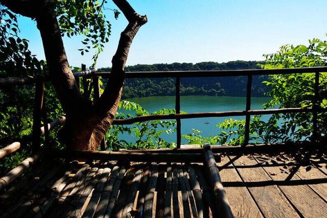 Wisata Danau Waibelen, 1. Wisata Taman Bukit Fatimah, 2. Wisata Danau Asmara, 3. Wisata Pelabuhan Larantuka, 4. Wisata Istana Raja Larantuka, 5. Wisata Pulau Konga, 6. Wisata Pulau Adonara, 7. Wisata Pulau Solor, 8. Wisata Danau Waibelen, 9. Wisata Pantai Asam Satu, 10. Wisata Pantai Weri, 11. Wisata Pantai Kawaliwu, 12. Wisata Pantai Rako, 13. Wisata Pantai Ina Burak, 14. Wisata Pantai Lagaloe, 15. Wisata Pantai Neren Watotena, 16. Wisata Pantai Nuha, 17. Wisata Gunung Ile Mandiri, 18. Wisata Pemandian Air Panas Mokantarak, 19. Wisata Desa Wae Rebo, 20. Wisata Air Terjun Cunca Wulang, 21. Pantai Paihaka, 22. Pantai Watohari, 23. Pantai Deri, 24. Pantai Tanjung Bunga, 25. Pantai Kahale