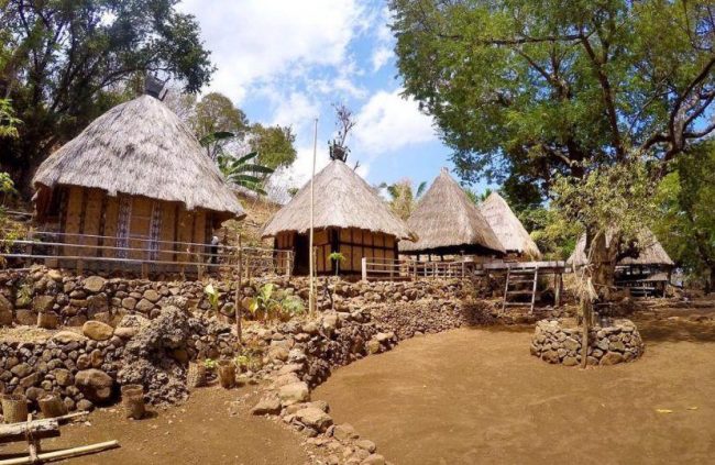 Wisata Desa Takpala via IG @erina_alibasjah, 1. Wisata Taman Laut Pantar, 2. Wisata Pantai Mali, 3. Wisata Kolam Bidadari, 4. Wisata Desa Takpala, 5. Wisata Pantai Batu Putih, 6. Wisata Pulau Pura, 7. Wisata Pantai Deere, 8. Wisata Pantai Maimol, 9. Wisata Pantai Welolo, 10. Wisata Pantai Ling’al, 11. Wisata Pulau Kepa, 12. Wisata Pantai Tiga Warna Pantaru, 13. Wisata Air Terjun Mataru, 14. Wisata Museum 1000 Moko, 15. Wisata Gunung Sirung, 16. Wisata Air Mancur Tuti Adogai, 17. Wisata Pulau Rusa, 18. Wisata Batu Berlubang di Pantai Pigewa, 19. Bukit Hulnani