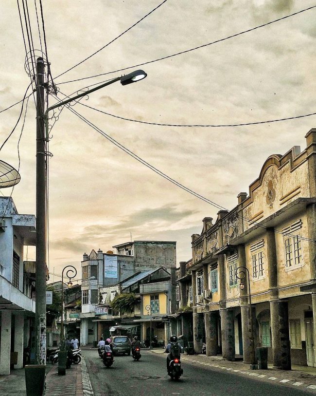 Wisata Kota Tua Ampenan via IG @masyhar13, 1. Wisata Pantai Penghulu Agung, 2. Wisata Taman Mayura, 3. Wisata Pantai Ampenan, 4. Wisata The Griya, 5. Wisata Religi Ke Masjid Islamic Center NTB, 6. Wisata Pura Batu Bolong, 7. Wisata Pantai Senggigi, 8. Wisata Taman Narmada, 9. Wisata Kota Tua Ampenan, 10. Wisata Pura Meru, 11. Wisata Taman Udayana, 12. Wisata Museum Negeri Nusa Tenggara Barat, 13. Wisata Taman Sangkareanng, 14. Wisata Pura Agung Gunung Sari, 15. Wisata Desa Beleka, 16. Wisata Desa Penunjak, 17. Wisata Pantai Sire, 18. Wisata Pantai Cemare, 19. Wisata Pantai Loang Baloq, 20. Wisata Pantai Nipah, 21. Wisata Kampung Ala Jepang, 22. Wisata Waterpark Kura – Kura