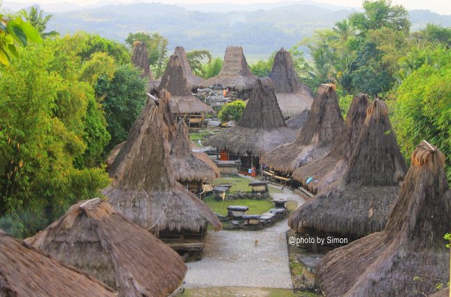 Wisata Kampung Tarung Foto Oleh Simon, 1. Wisata Danau Malaikat, Laguna Weekuri, 2. Wisata Air Terjun Waikelo Sawah, 3. Wisata Desa Ratenggaro, 4. Wisata Kampung Tarung, 5. Wisata Pantai Mbawana, 6. Wisata Air Terjun Waimarang, 7. Wisata Air Terjun Tanggedu, 8. Wisata Nihiwatu Beach, 9. Wisata Patung Kuda Kota Waikabubak, 10. Wisata Pantai Kerewei, 11. Wisata Kampung Parijing, 12. Wisata Pantai Lailiang, 13. Wisata Pantai Pahiwi, 14. Wisata Pantai Bina Natu, 15. Wisata Kampung Adat Praigoli, 16. Wisata Pantai Ratenggaro