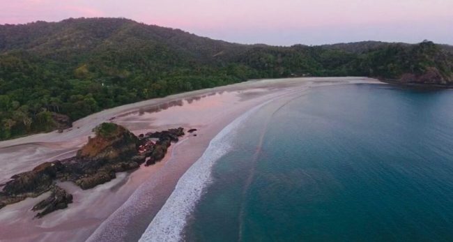 Wisata Pantai Maloba via IG @carloocristiano, 1. Wisata Pantai Maloba, 2. Wisata Pantai Aili, 3. Wisata Pantai Konda Maloba, 4. Wisata Pantai Wendei, 5. Wisata Bukit Mamboro, 6. Wisata Kampung Adat Wawarongu, 7. Wisata Air Terjun Harunda, 8. Wisata Tugu Ornamen, 9. Wisata Air Terjun Matayangu, 10. Wisata Hutan Tarandu, 11. Bukit Warinding, 12. Wisata Pantai Lenang, 13. Wisata Pantai Kapulit, 14. Bukit Waibakul, 15. Bukit Cendana, 16. Wisata Air Terjun Kolam Jodoh Sumba Timur, 17. Air Terjun Lapopu