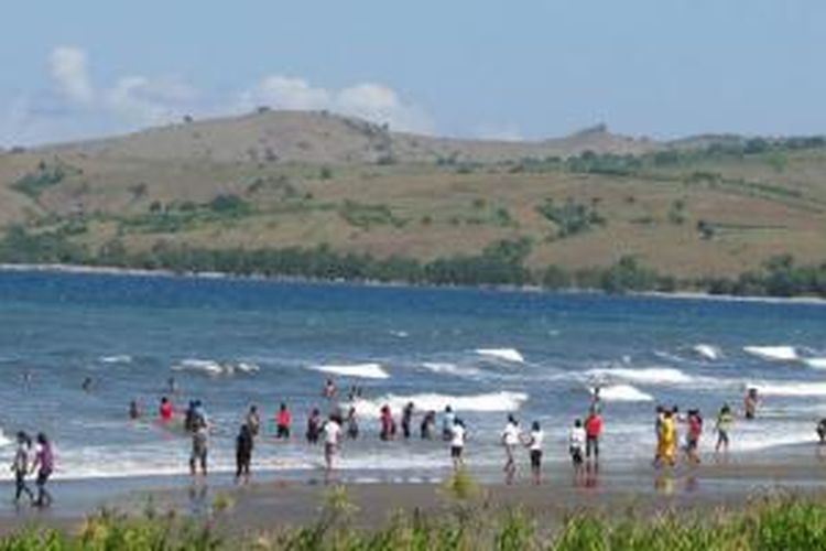 Wisata Pantai Mbolata via Kompas, 1. Air Terjun Wae Lekot, 2. Menyaksikan Matahari Terbit di Bukit Golo Ndalo, 3. Wisata Pantai Mausui, 4. Wisata Pantai Mbolata, 5. Danau Rana Mese, 6. Wisata Pantai Liang Bala, 7. Wisata Borong, 8. Wisata Cepiwatu Beach, 9. Wisata Kampung Jawang, 10. Wisata Poco Mandasawu, 11. Padang Sabana Mausui, 12. Wisata Cunca Rede, 13. Wisata Lembor Manggarai Barat, 14. Gua Maria Cingcoleng, 15. Air Terjun Cuncang Ntangis, 16. Gunung Poco Ndeki, 17. Wisata Pantai Mabaruju, 18. Wisata Pantai Sawah Garam