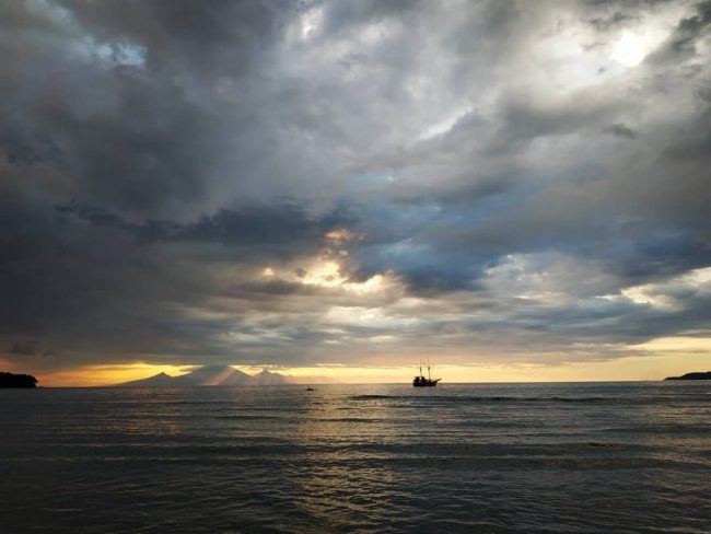 Wisata Pantai Mentigi via IG @_annisyasalsabila, 1. Wisata Pantai Litamali, 2. Wisata Pantai Raihenek, 3. Wisata Rumah Adat Noebesi, 4. Wisata Pantai Loodik, 5. Wisata Pantai Motadikin, 6. Wisata Kampung Adat Rabasa, 7. Wisata Bendungan Rotiklot, 8. Wisata Bukit Betun, 9. Wisata Malaka River, 10. Wisata Pantai Mentigi, 11. Wisata Teluk Gurita, 12. Wisata Air Terjun Mauhalek