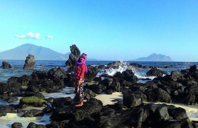 Wisata Pantai Ina Burak vai IG @dhiishya, 1. Wisata Taman Bukit Fatimah, 2. Wisata Danau Asmara, 3. Wisata Pelabuhan Larantuka, 4. Wisata Istana Raja Larantuka, 5. Wisata Pulau Konga, 6. Wisata Pulau Adonara, 7. Wisata Pulau Solor, 8. Wisata Danau Waibelen, 9. Wisata Pantai Asam Satu, 10. Wisata Pantai Weri, 11. Wisata Pantai Kawaliwu, 12. Wisata Pantai Rako, 13. Wisata Pantai Ina Burak, 14. Wisata Pantai Lagaloe, 15. Wisata Pantai Neren Watotena, 16. Wisata Pantai Nuha, 17. Wisata Gunung Ile Mandiri, 18. Wisata Pemandian Air Panas Mokantarak, 19. Wisata Desa Wae Rebo, 20. Wisata Air Terjun Cunca Wulang, 21. Pantai Paihaka, 22. Pantai Watohari, 23. Pantai Deri, 24. Pantai Tanjung Bunga, 25. Pantai Kahale