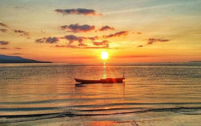 Wisata Pantai Kawaliwu via IG @bam_pri, 1. Wisata Taman Bukit Fatimah, 2. Wisata Danau Asmara, 3. Wisata Pelabuhan Larantuka, 4. Wisata Istana Raja Larantuka, 5. Wisata Pulau Konga, 6. Wisata Pulau Adonara, 7. Wisata Pulau Solor, 8. Wisata Danau Waibelen, 9. Wisata Pantai Asam Satu, 10. Wisata Pantai Weri, 11. Wisata Pantai Kawaliwu, 12. Wisata Pantai Rako, 13. Wisata Pantai Ina Burak, 14. Wisata Pantai Lagaloe, 15. Wisata Pantai Neren Watotena, 16. Wisata Pantai Nuha, 17. Wisata Gunung Ile Mandiri, 18. Wisata Pemandian Air Panas Mokantarak, 19. Wisata Desa Wae Rebo, 20. Wisata Air Terjun Cunca Wulang, 21. Pantai Paihaka, 22. Pantai Watohari, 23. Pantai Deri, 24. Pantai Tanjung Bunga, 25. Pantai Kahale