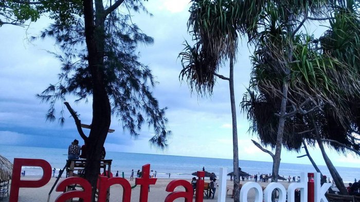 Wisata Pantai Loodik via Tribunnews, 1. Wisata Pantai Litamali, 2. Wisata Pantai Raihenek, 3. Wisata Rumah Adat Noebesi, 4. Wisata Pantai Loodik, 5. Wisata Pantai Motadikin, 6. Wisata Kampung Adat Rabasa, 7. Wisata Bendungan Rotiklot, 8. Wisata Bukit Betun, 9. Wisata Malaka River, 10. Wisata Pantai Mentigi, 11. Wisata Teluk Gurita, 12. Wisata Air Terjun Mauhalek