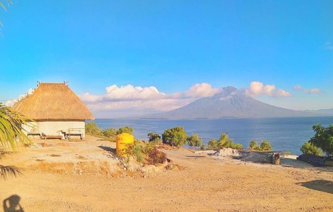 Wisata Pantai Waijarang via IG @sobarjackson, 1. Wisata Pantai Bean, 2. Wisata Pantai Lewolein, 3. Wisata Pantai Waijarang, 4. Wisata Pantai Mingar, 5. Wisata Air Terjun Lodovavo Atawuwur, 6. Wisata Tanjung Nuhanera, 7. Wisata Dapur Alam Watuwawer, 8. Wisata Desa Nelayan Lamalera, 9. Wisata Taman Daun Lewoleba, 10. Wisata Bukit Cinta Waijarang, 11. Wisata Batu Payung, 12. Wisata Pulau Siput, 13. Wisata Bukit Wade, 14. Bukit Doa Watomiten